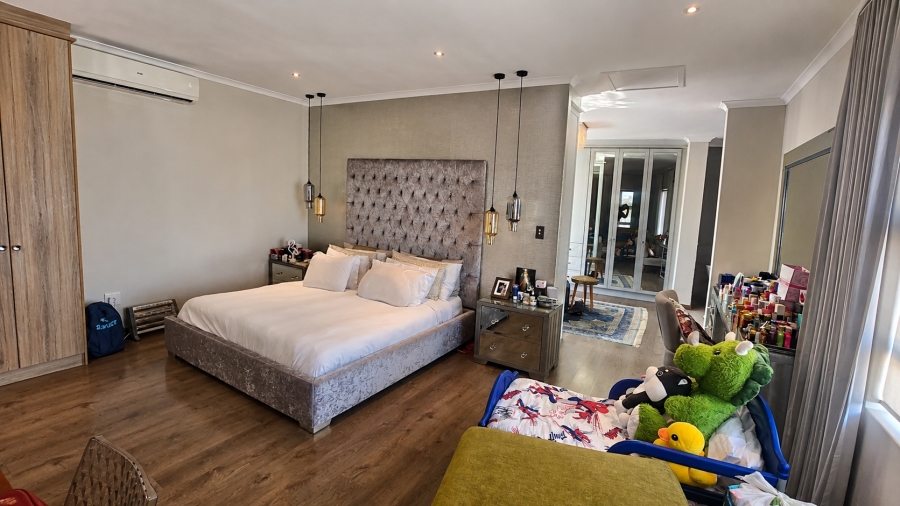 5 Bedroom Property for Sale in Sunningdale Western Cape